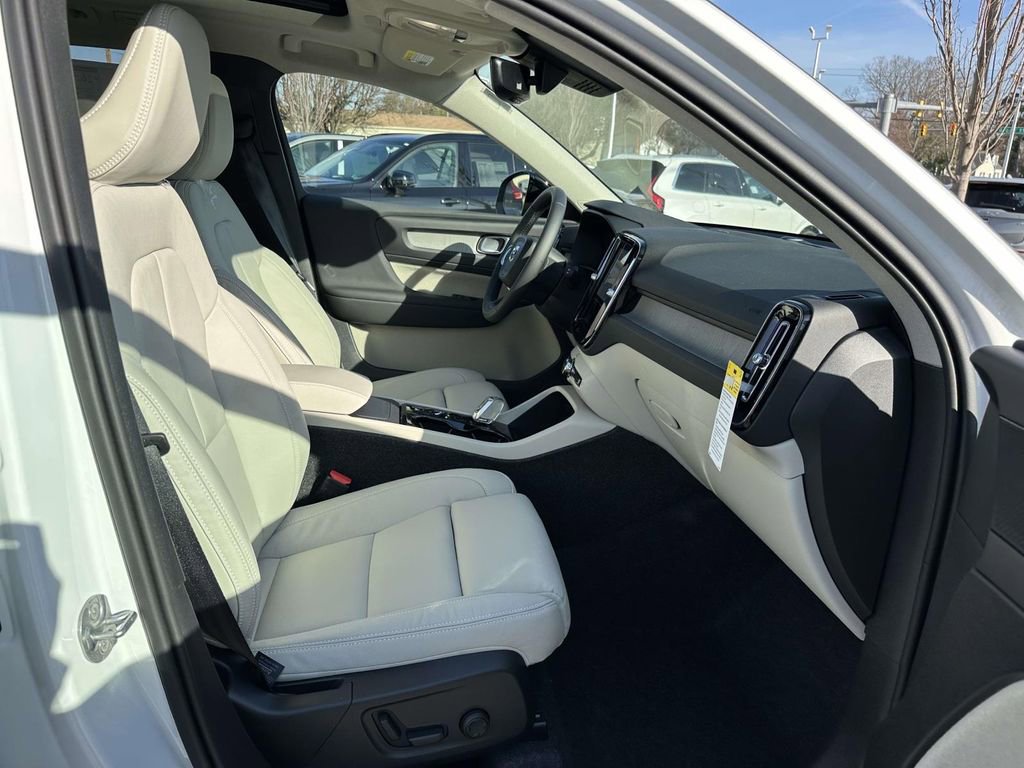 New 2026 Volvo XC40 B5 Ultra w/ Protection Package Premier image 11