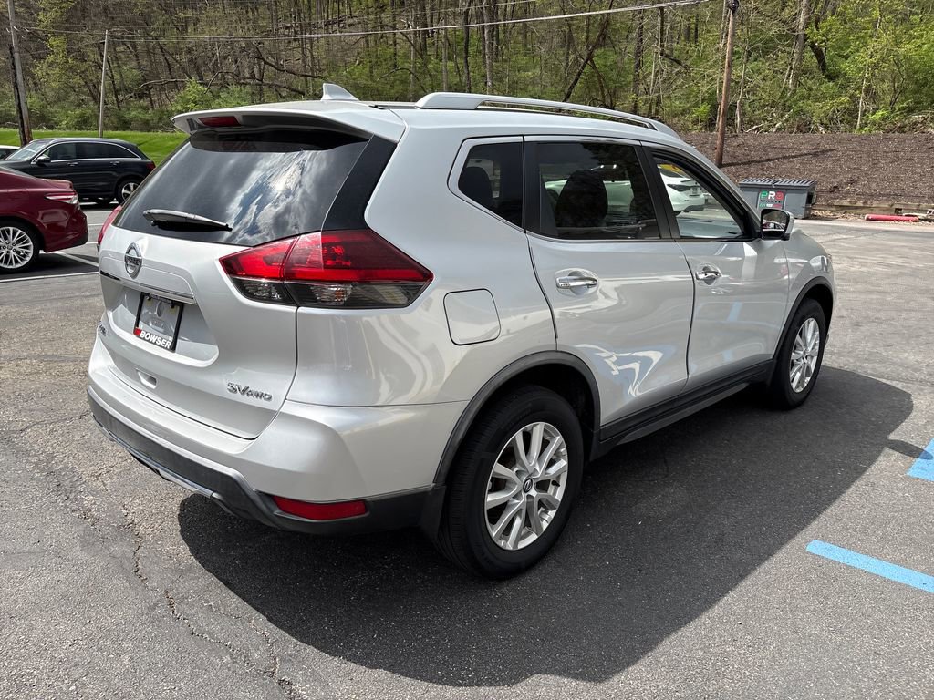 Used 2018 Nissan Rogue SV w/ Premium Package image 5