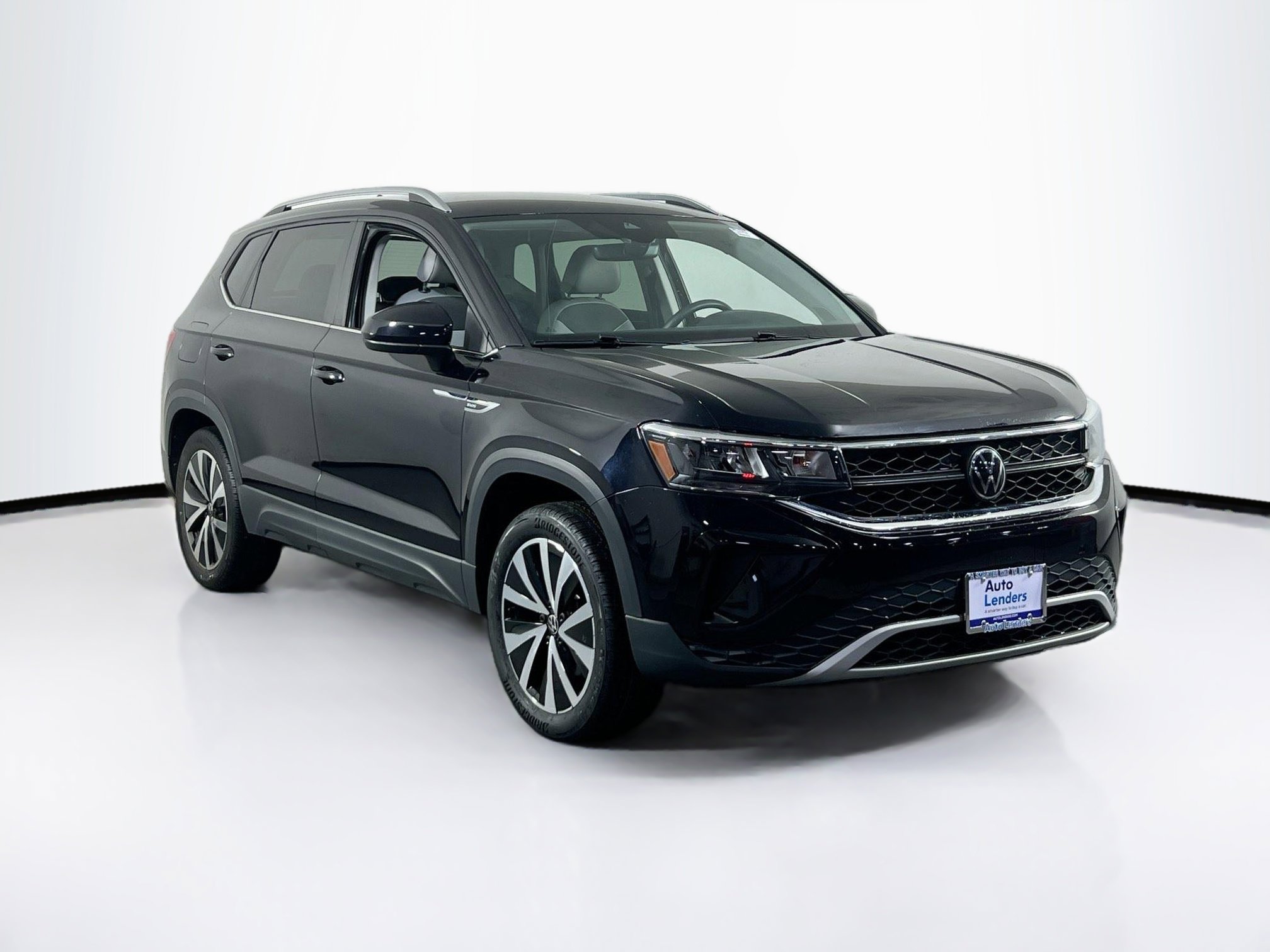 Used 2023 Volkswagen Taos SE AWD/4WD image 3