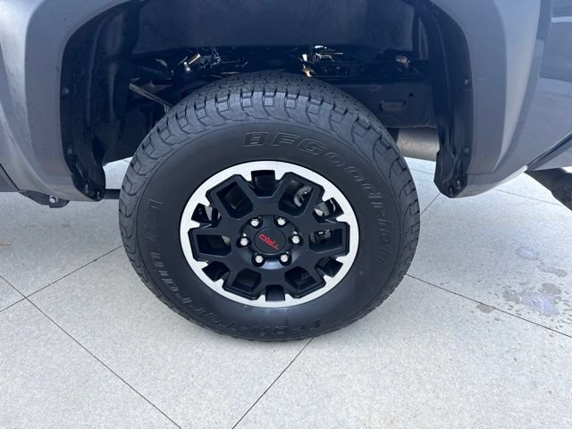 Used 2025 Toyota Tacoma TRD Off-Road AWD/4WD image 11
