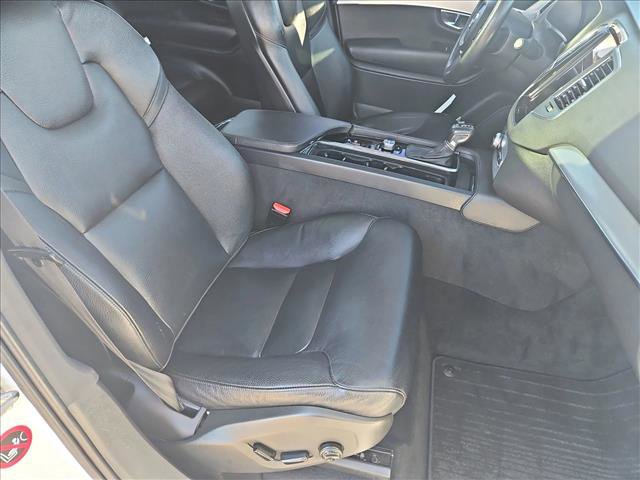 Used 2016 Volvo XC90 T6 Momentum image 23