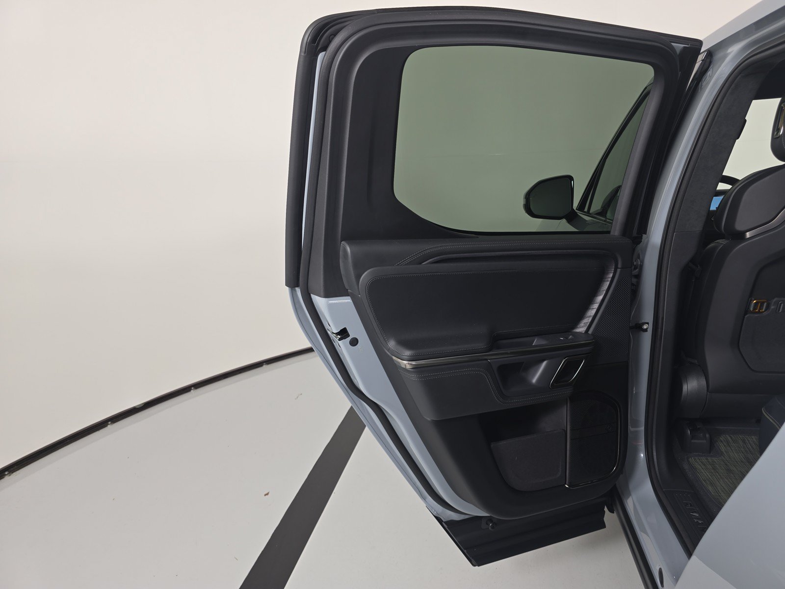 Used 2024 Rivian R1T Adventure AWD/4WD image 17