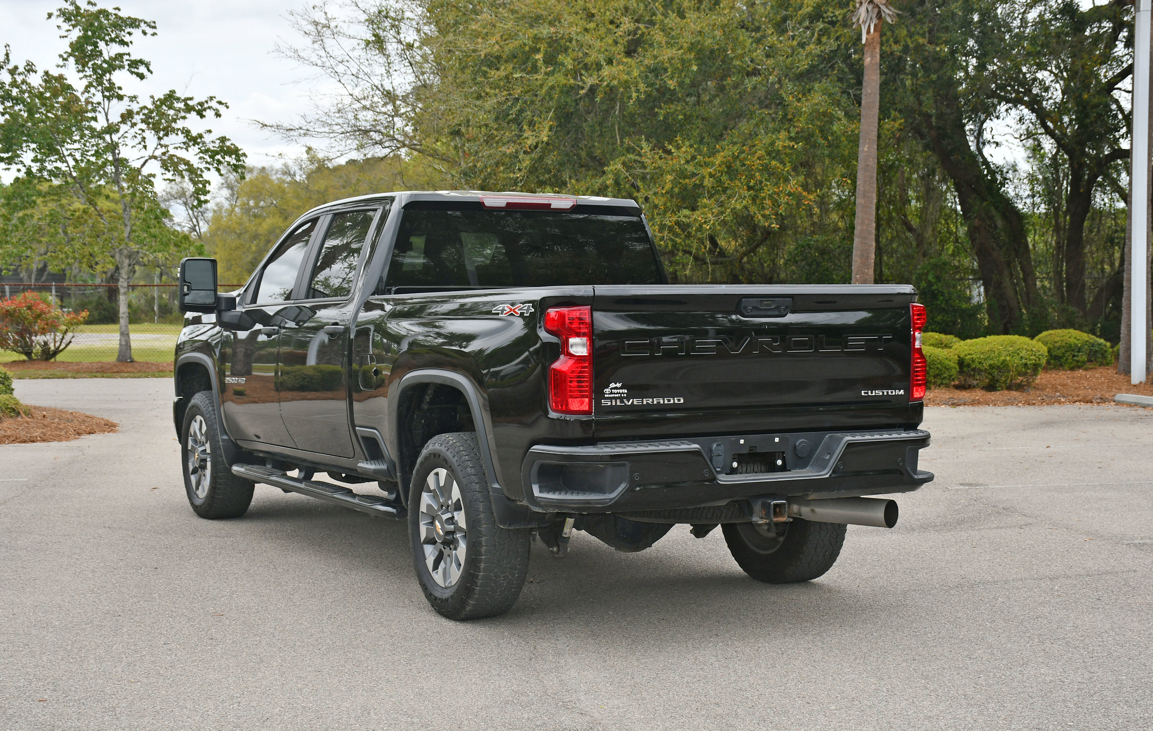 Used 2024 Chevrolet Silverado 2500 Custom w/ Custom Value Package image 4