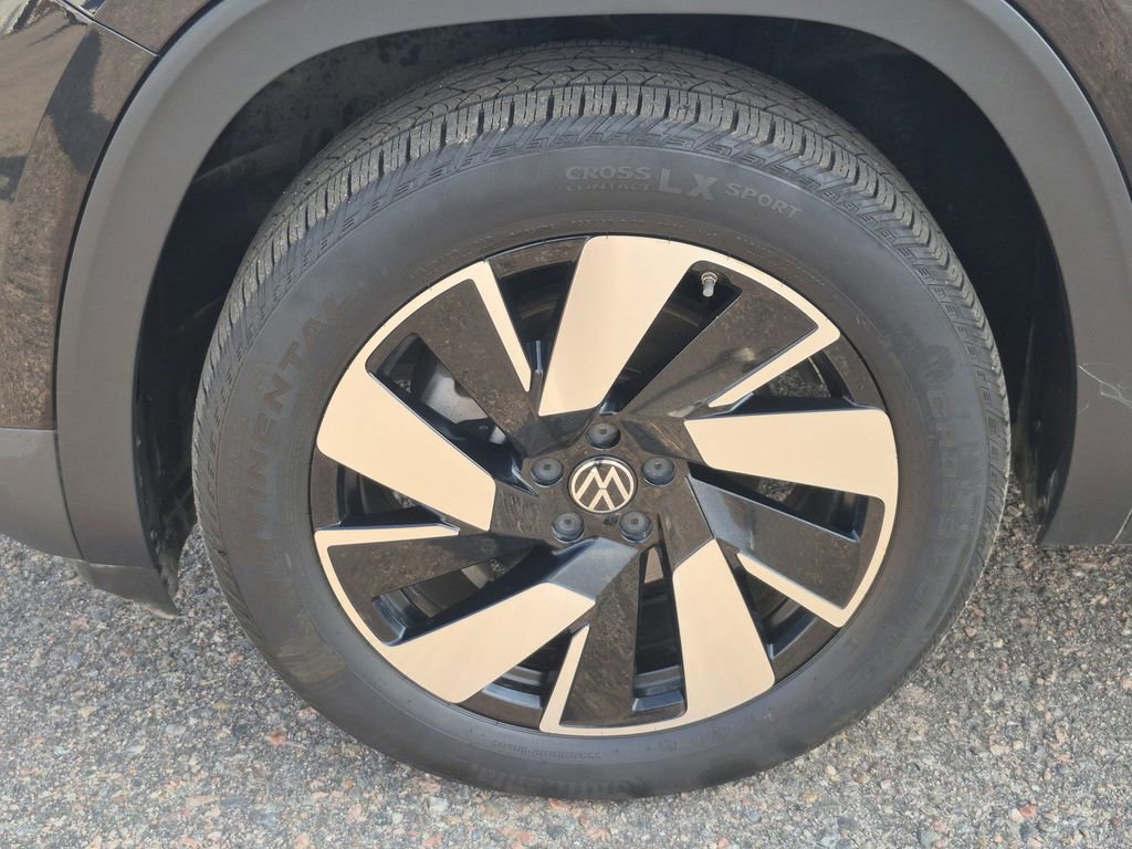 Used 2024 Volkswagen Atlas Cross Sport SE image 18