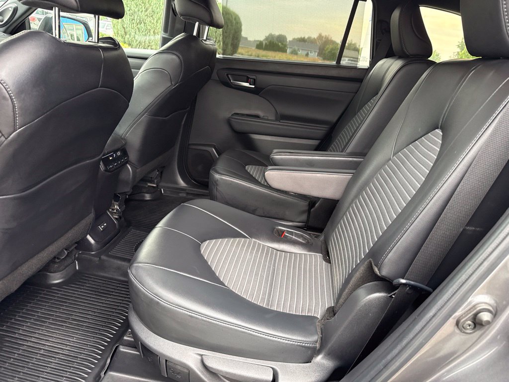 Used 2024 Toyota Highlander XSE AWD/4WD image 18