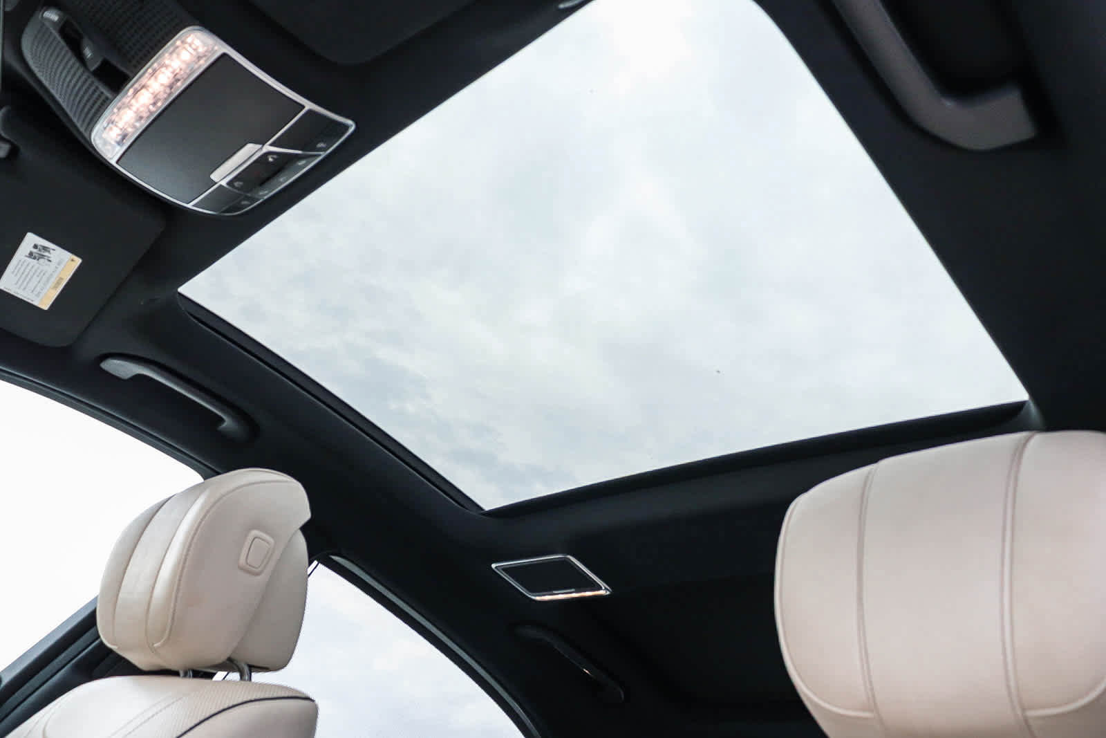 Used 2018 Mercedes-Benz S 560 Sedan image 34