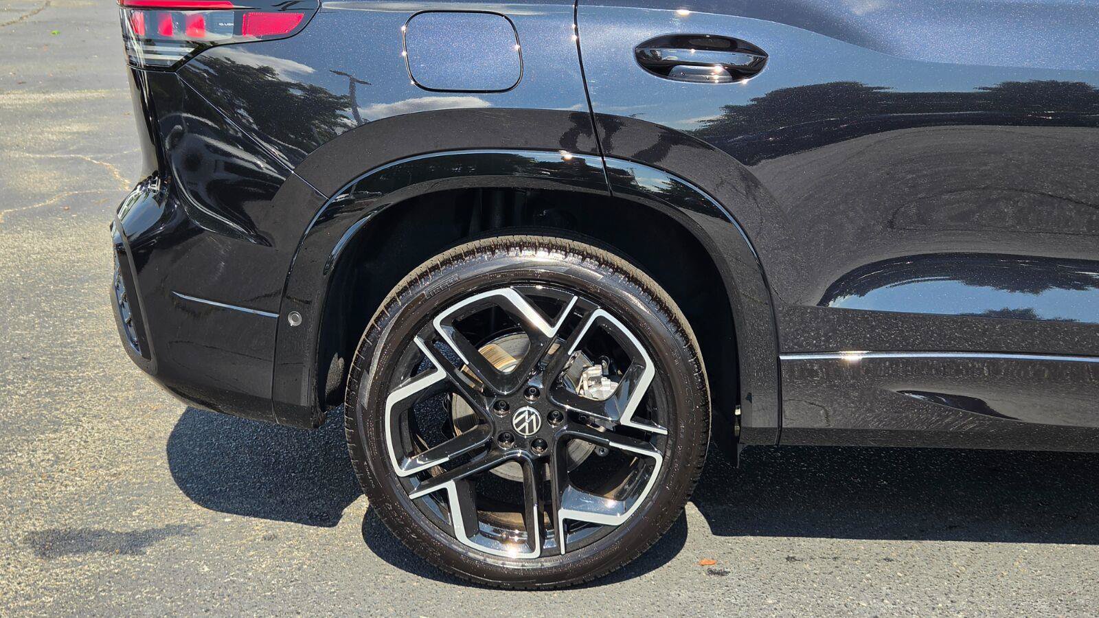 New 2026 Volkswagen Tiguan SEL R-Line AWD/4WD image 15