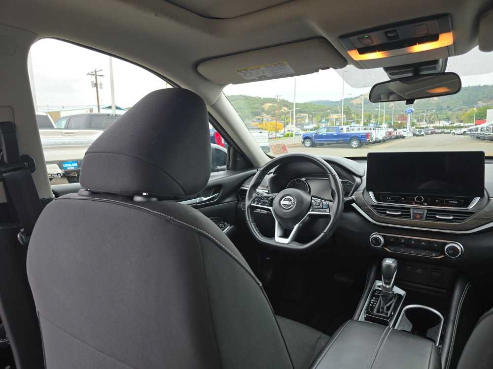 Used 2023 Nissan Altima 2.5 SV w/ SV Premium Package FWD image 10