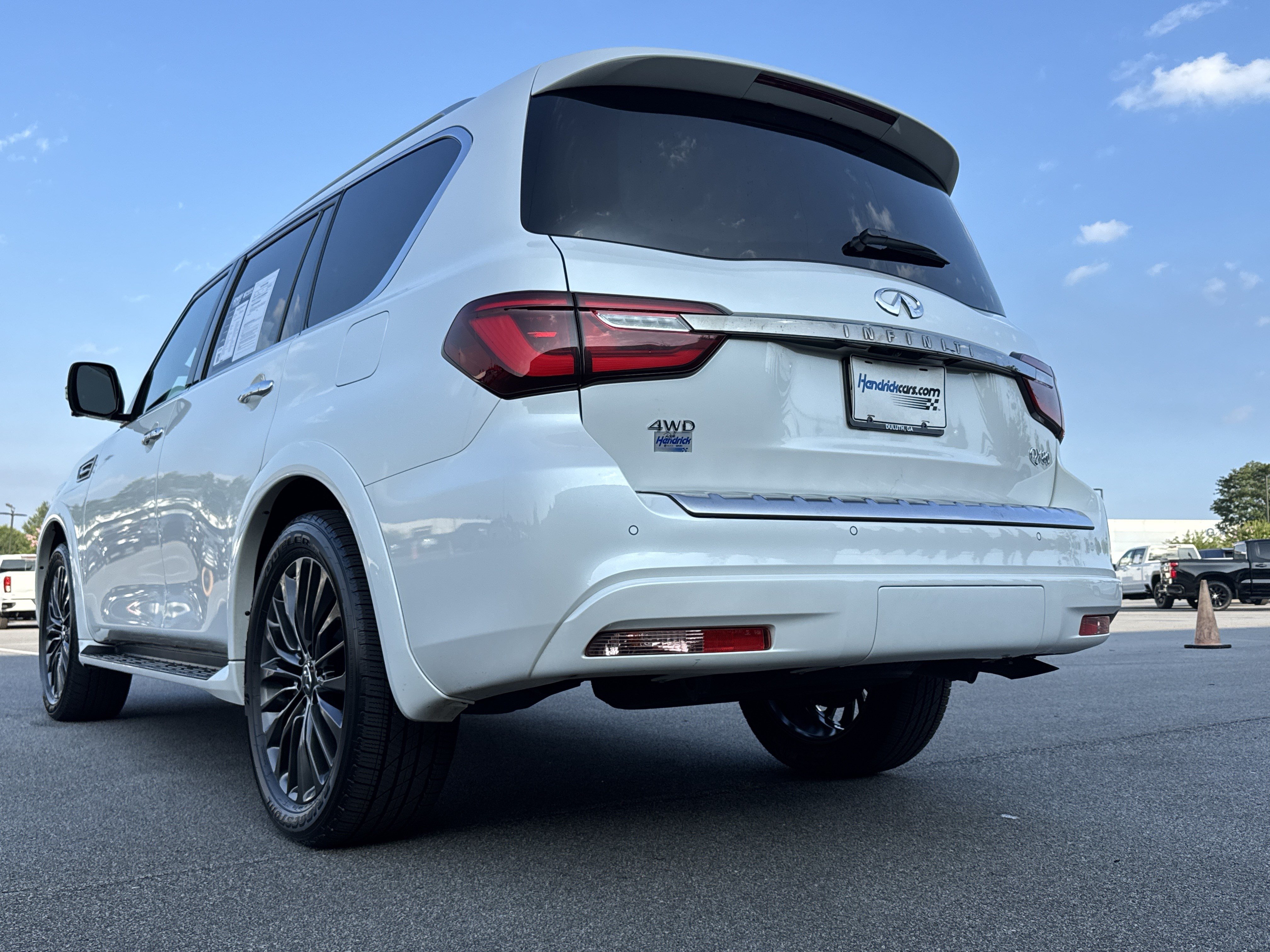 Used 2024 INFINITI QX80 Sensory AWD/4WD image 8