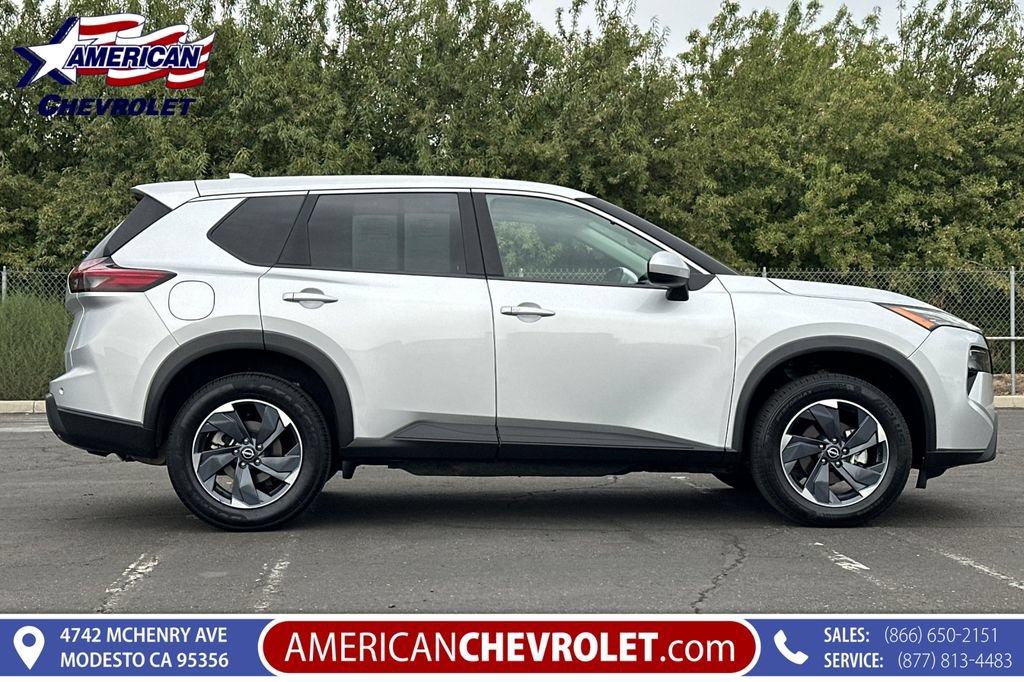 Used 2024 Nissan Rogue SV FWD image 3