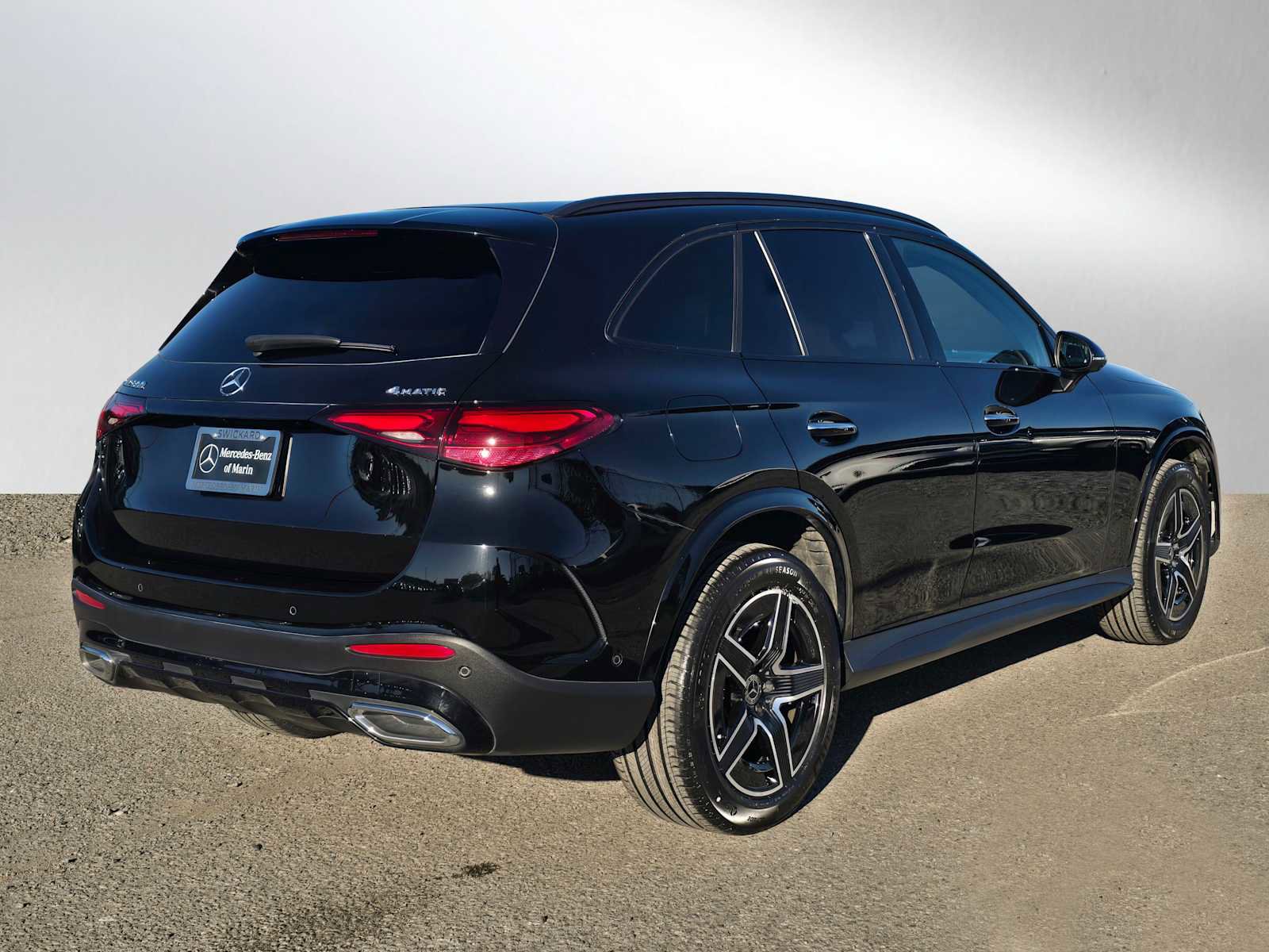 Used 2023 Mercedes-Benz GLC 300 4MATIC image 3