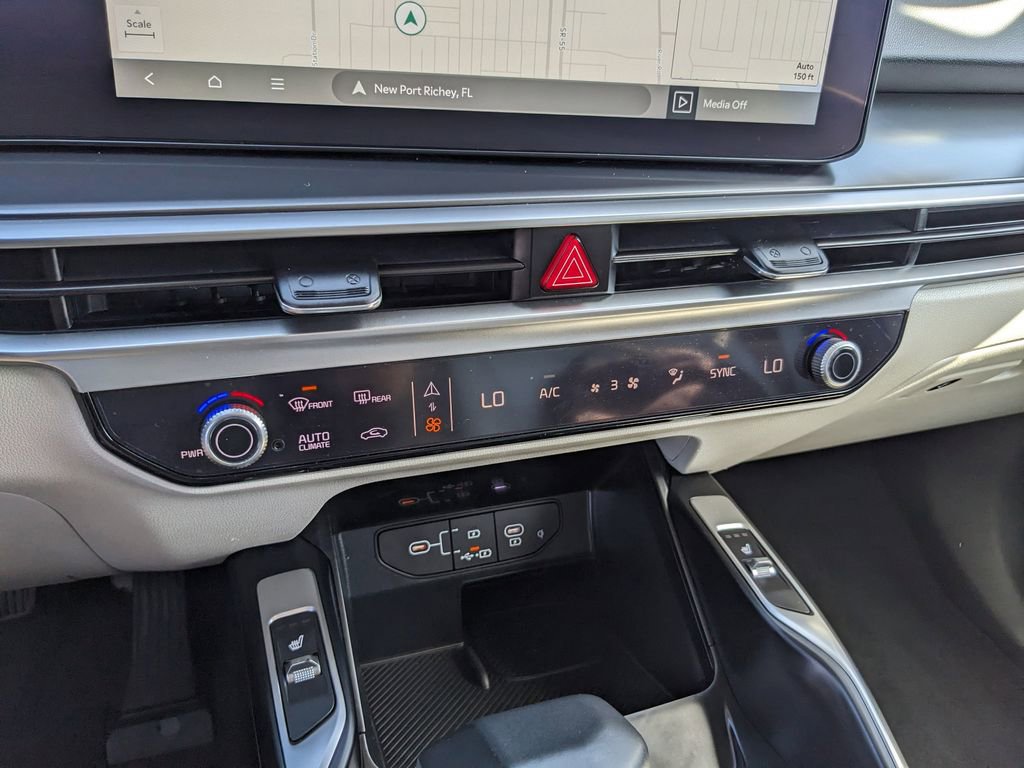 Certified 2024 Kia Sorento EX w/ Panoramic Sunroof Package image 24