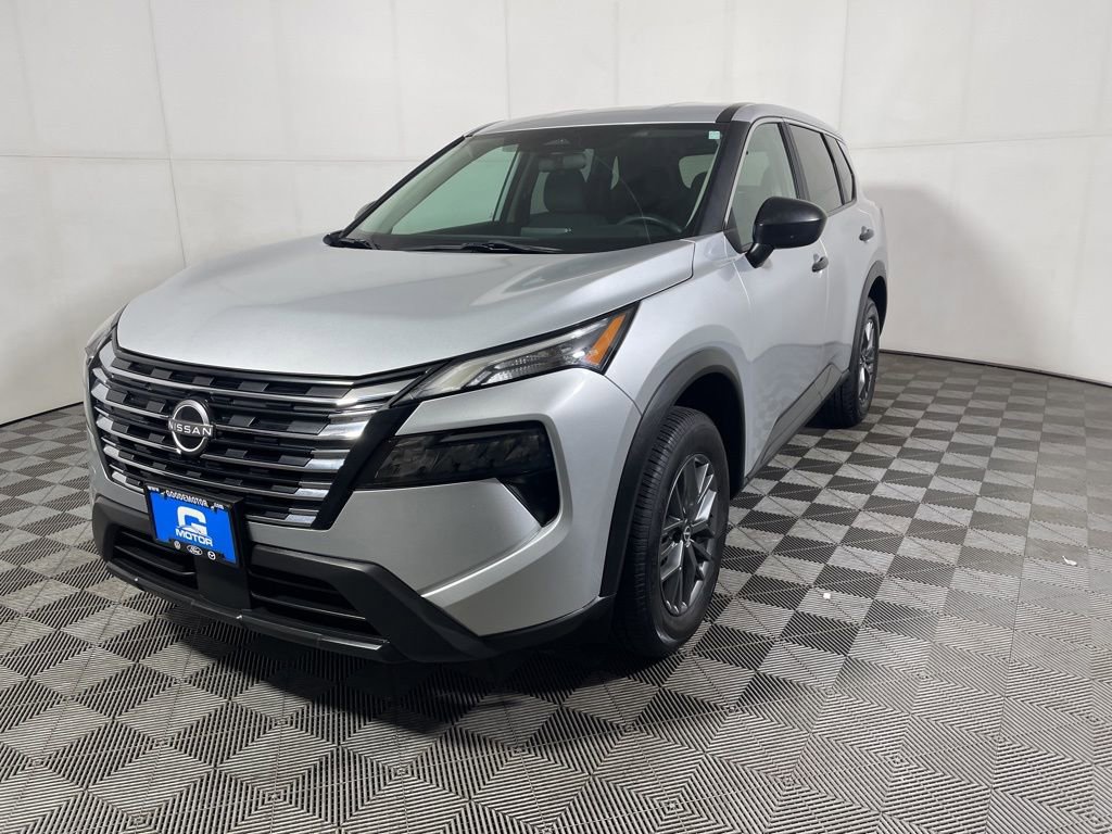 Used 2024 Nissan Rogue S FWD image 4