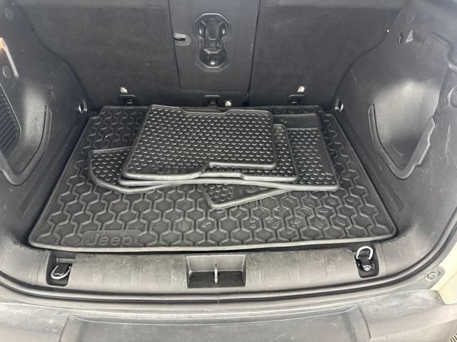 Used 2019 Jeep Renegade Trailhawk w/ Cold Weather Group II AWD/4WD image 30