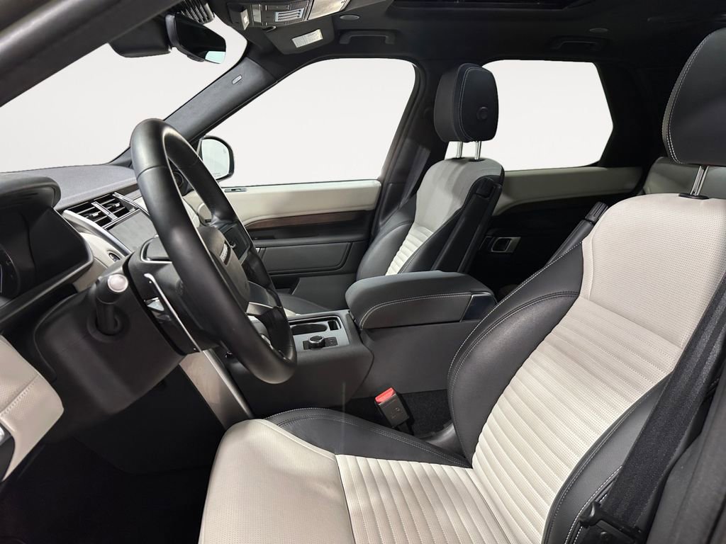 Used 2023 Land Rover Discovery S R-Dynamic image 9
