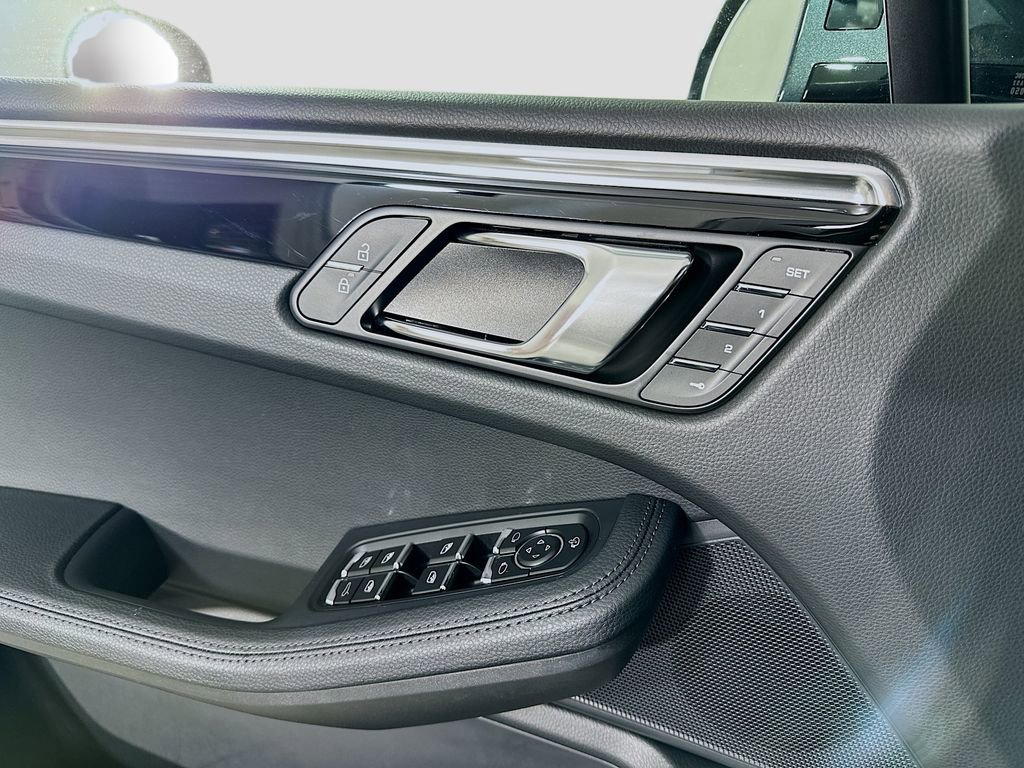 Certified 2026 Porsche Macan AWD/4WD image 20