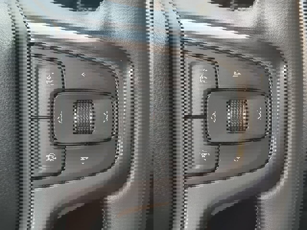 Used 2025 Chevrolet Silverado 2500 ZR2 image 27