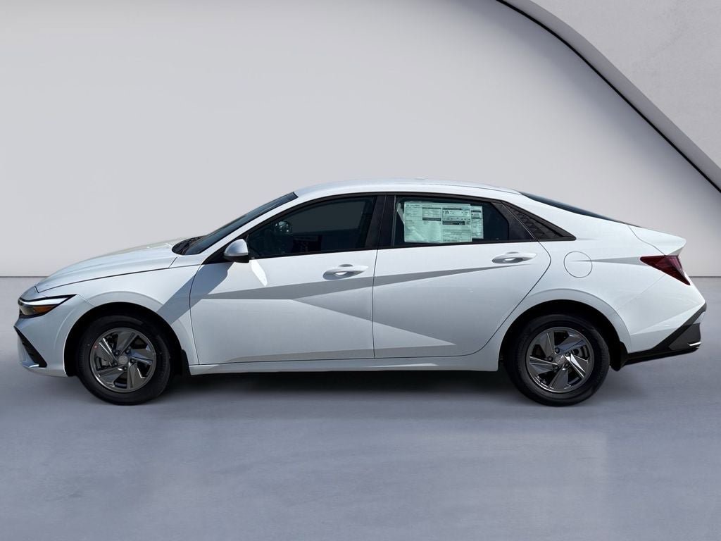 New 2026 Hyundai Elantra SE FWD image 2