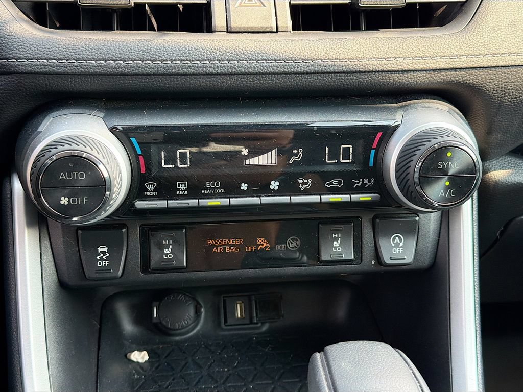 Used 2021 Toyota RAV4 XLE w/ XLE Grade Weather Package AWD/4WD image 17