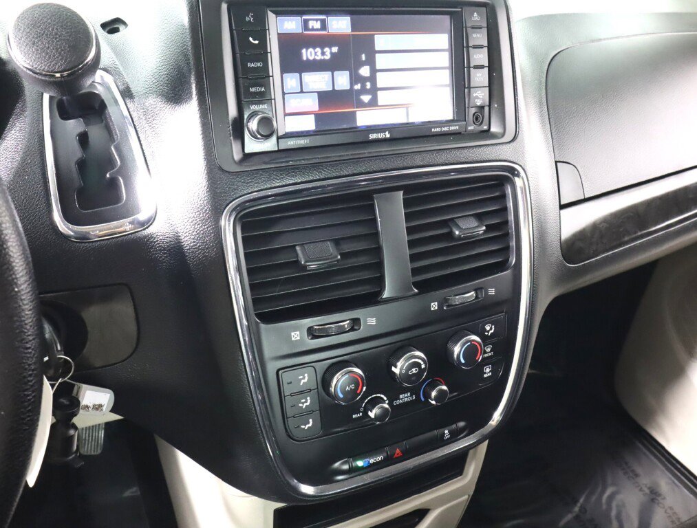 Used 2018 Dodge Grand Caravan SE w/ UConnect Hands-Free Group image 15