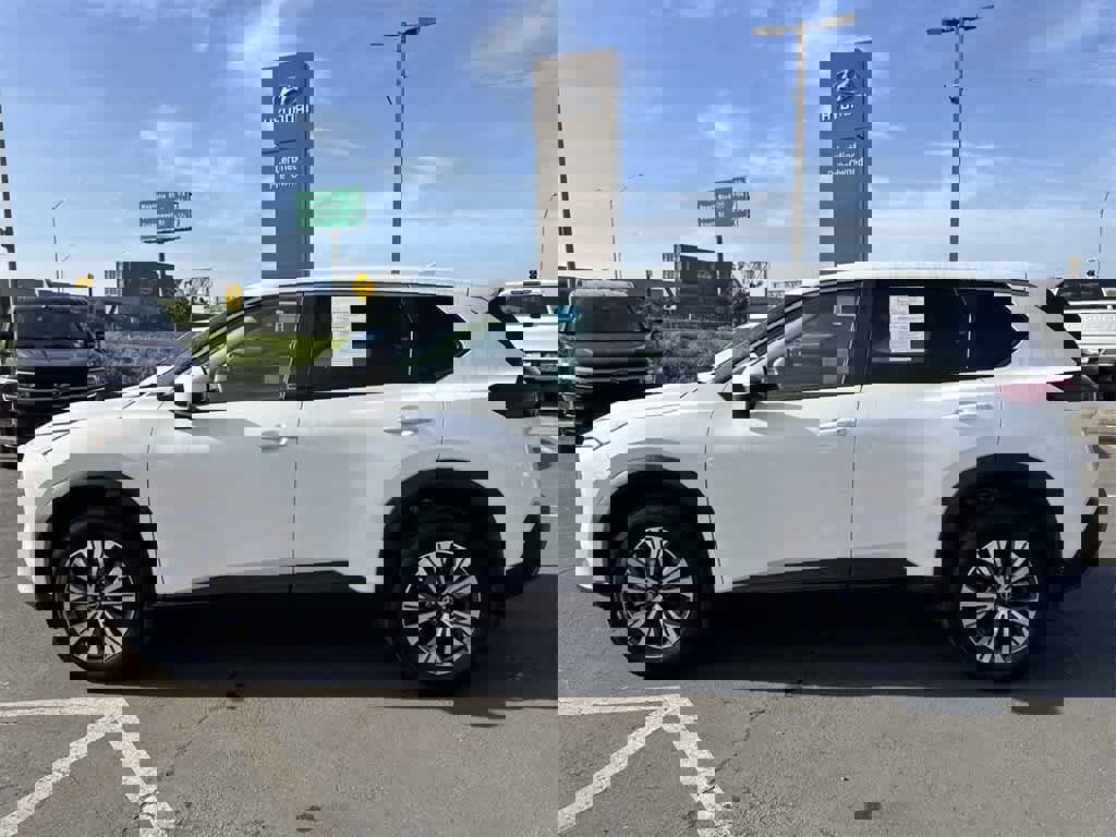 Used 2023 Nissan Rogue SV image 7