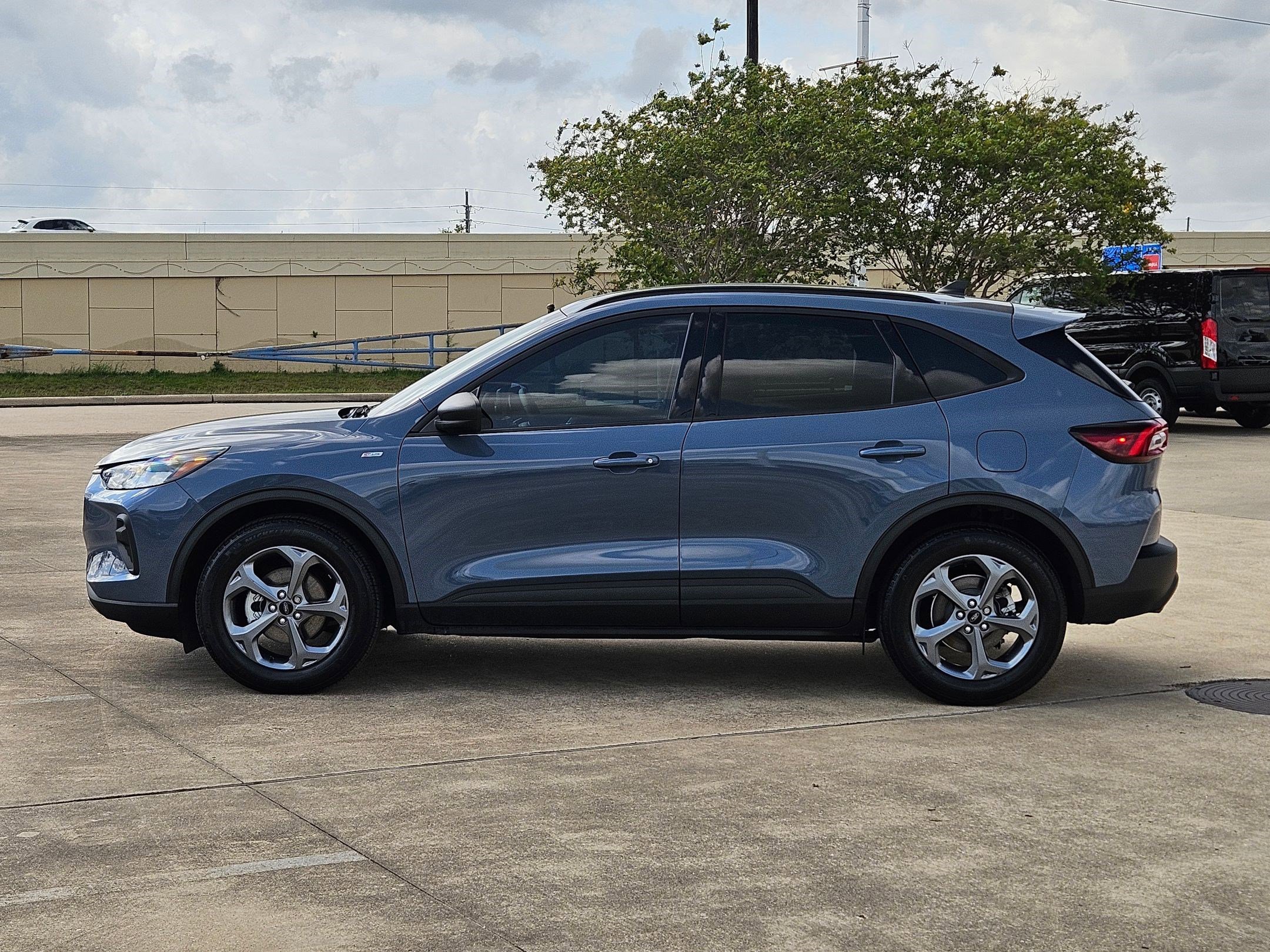 Used 2025 Ford Escape ST-Line w/ Equipment Group 301A image 7