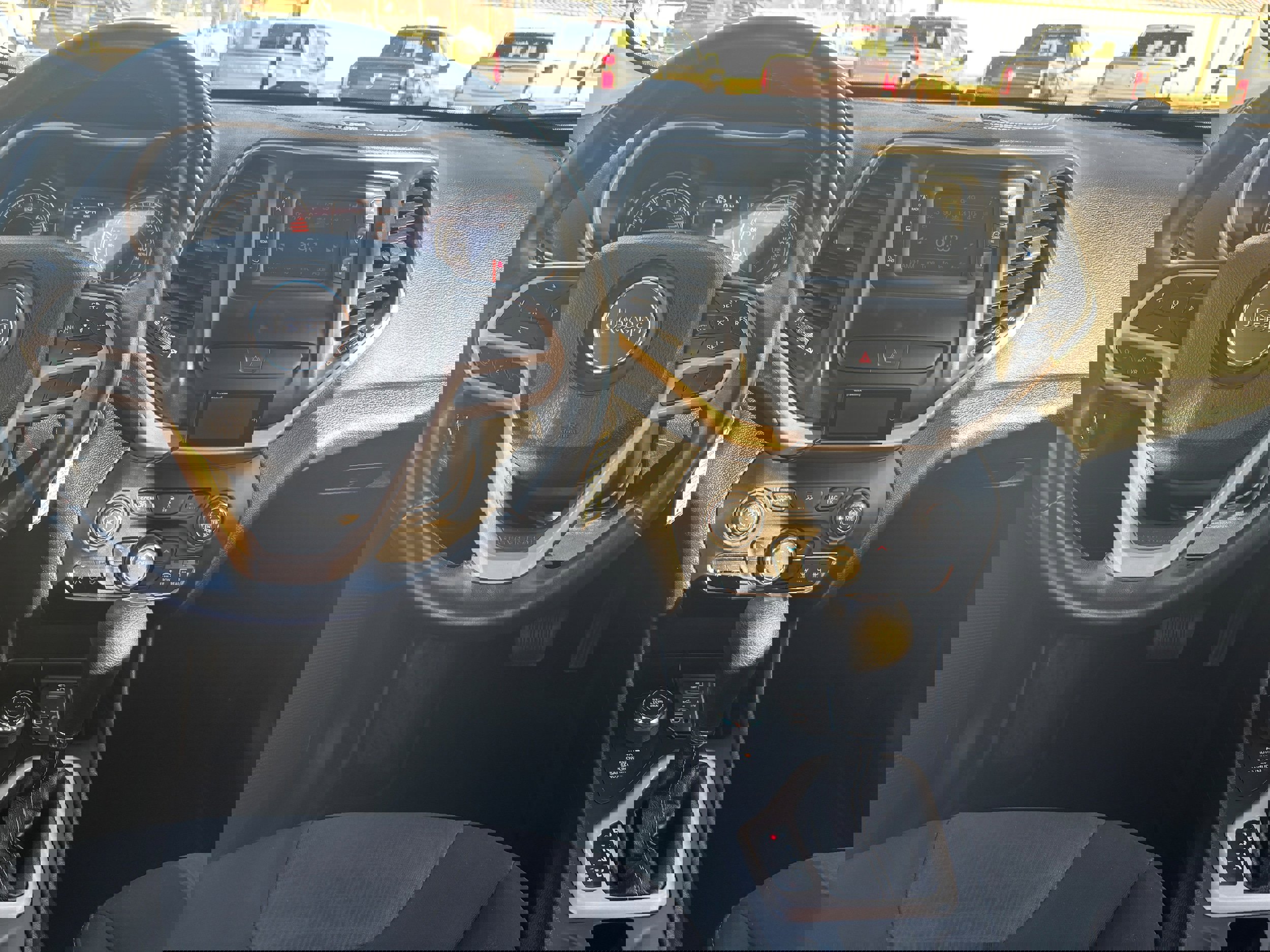 Used 2017 Jeep Cherokee Latitude image 14