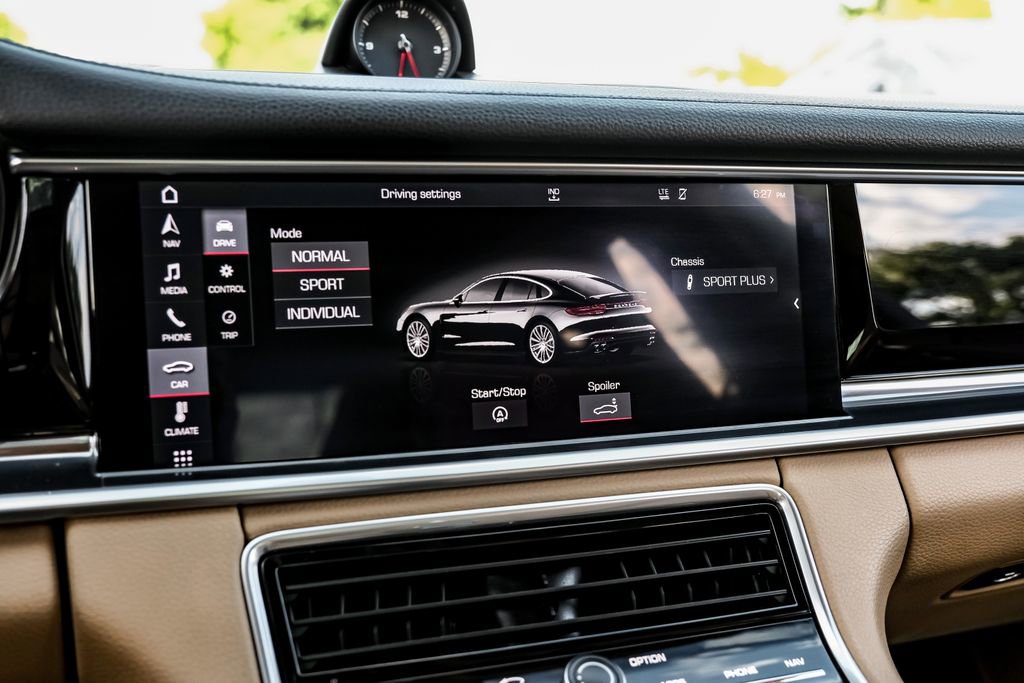 Used 2018 Porsche Panamera 4 image 30