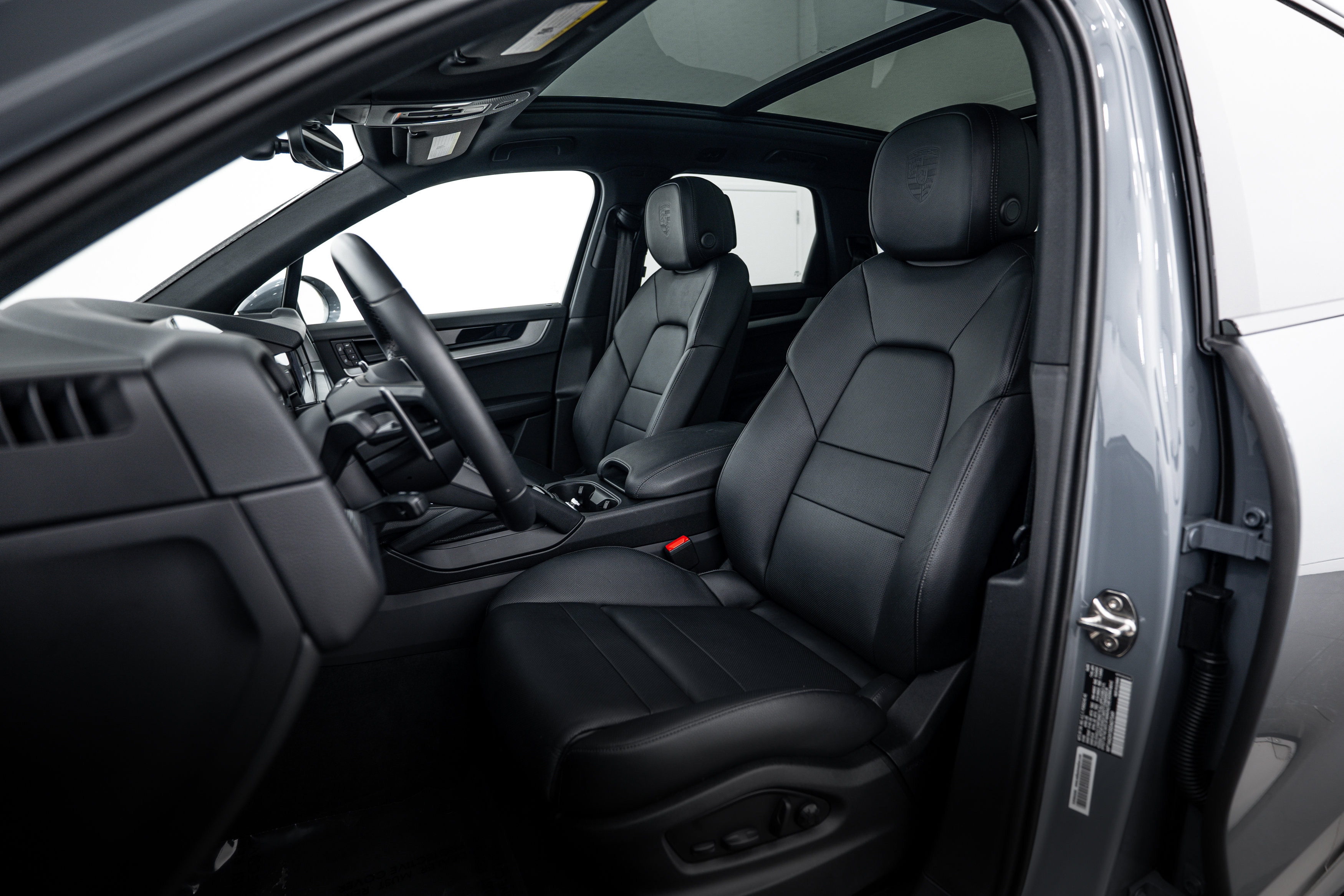 Certified 2025 Porsche Cayenne image 5