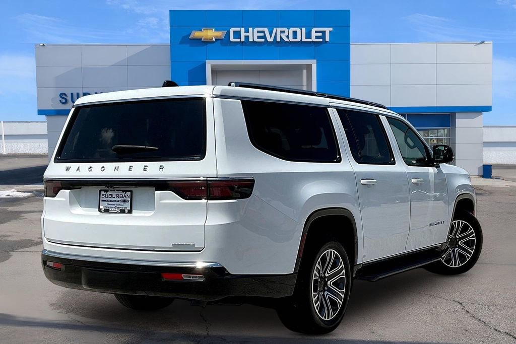 Used 2024 Jeep Wagoneer L Series II RWD image 2