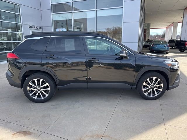 Used 2025 Toyota Corolla Cross XLE image 8