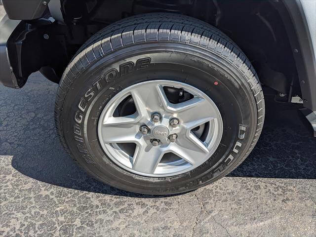 Used 2023 Jeep Gladiator Sport image 7