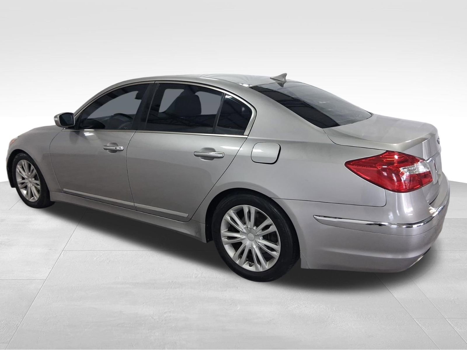 Used 2012 Hyundai Genesis 5.0 image 7