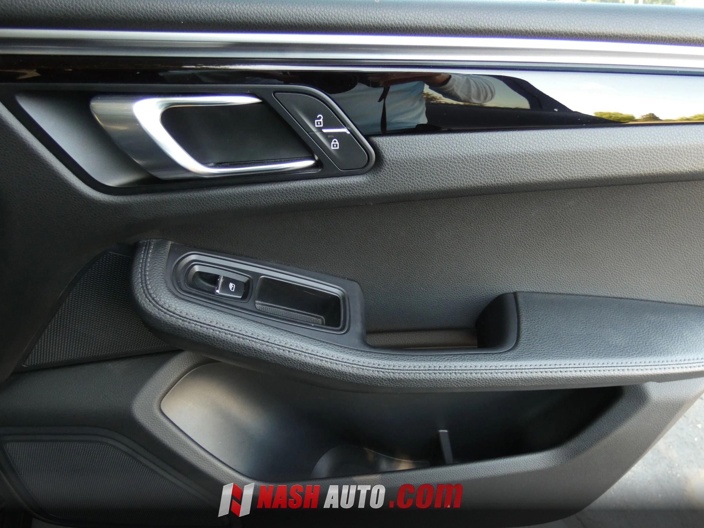 Used 2020 Porsche Macan AWD/4WD image 34