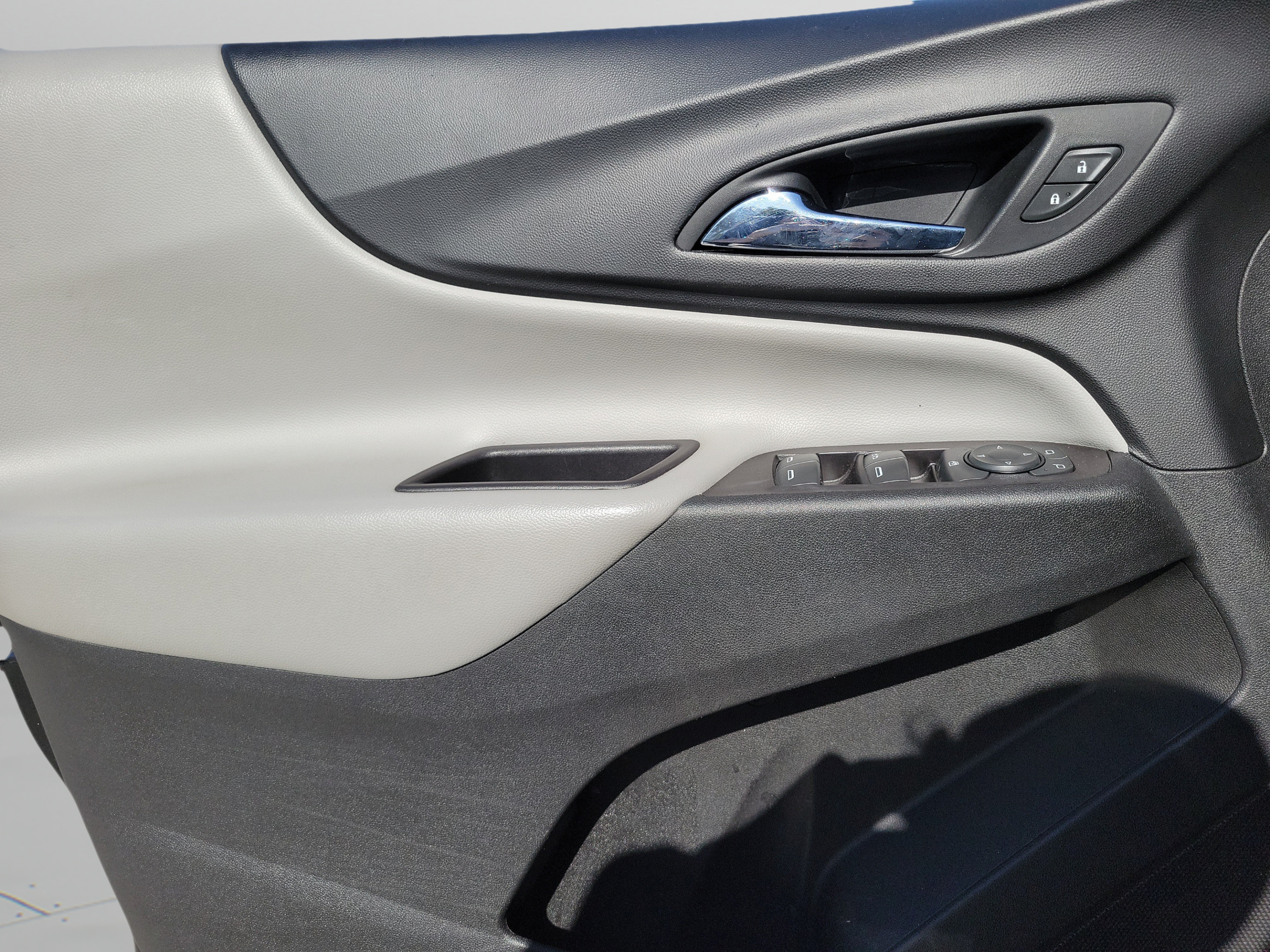 Used 2019 Chevrolet Equinox LS FWD image 12