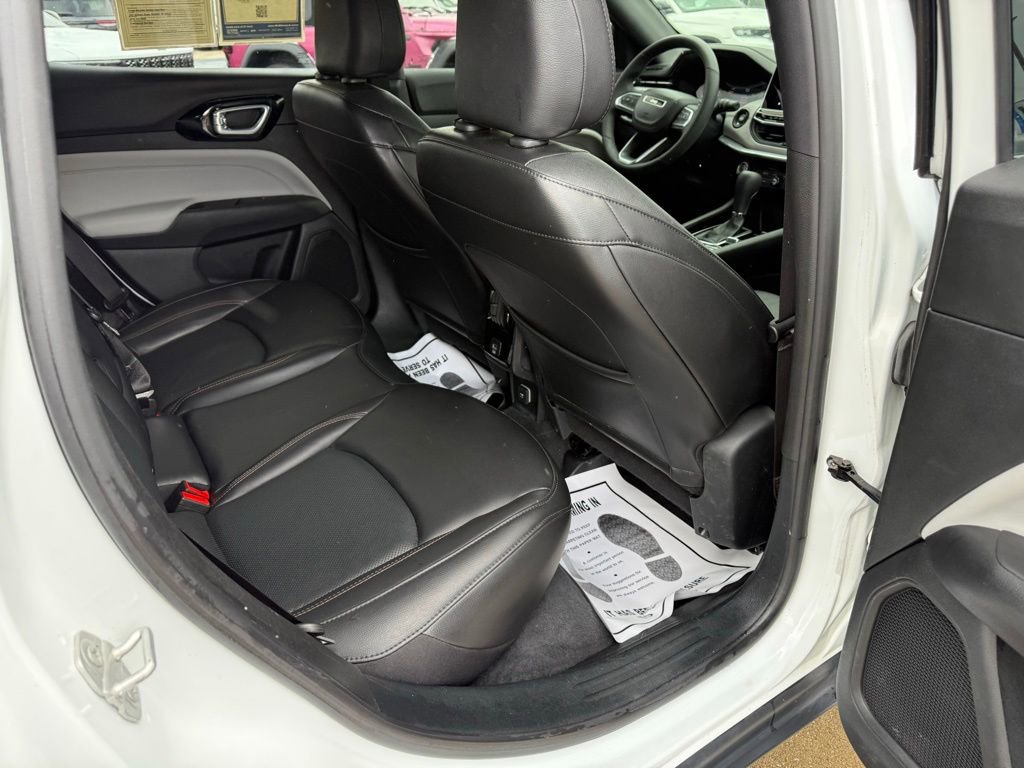 Used 2023 Jeep Compass Limited image 24