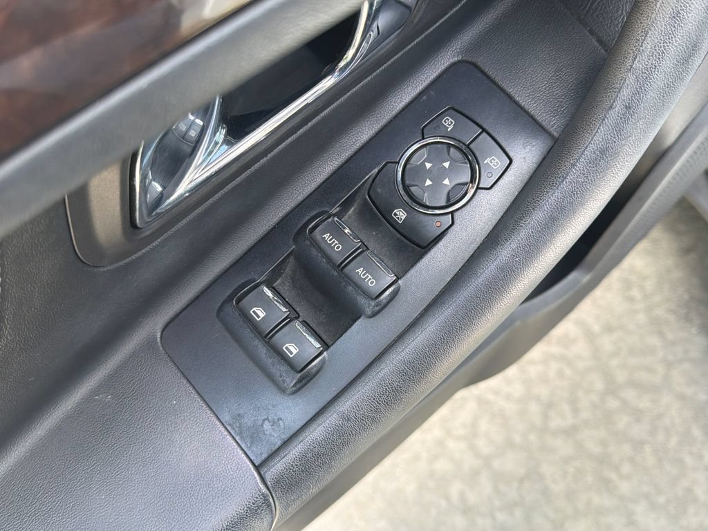 Used 2015 Ford Taurus Limited FWD image 16