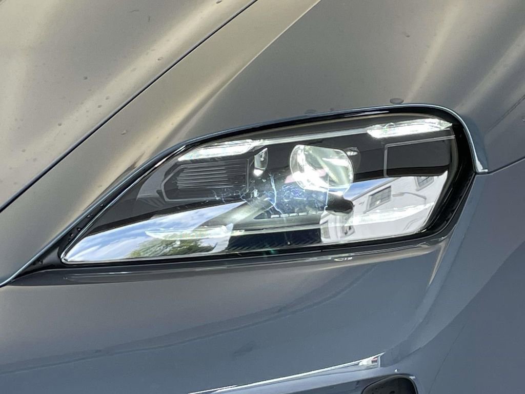New 2025 Porsche Taycan image 15
