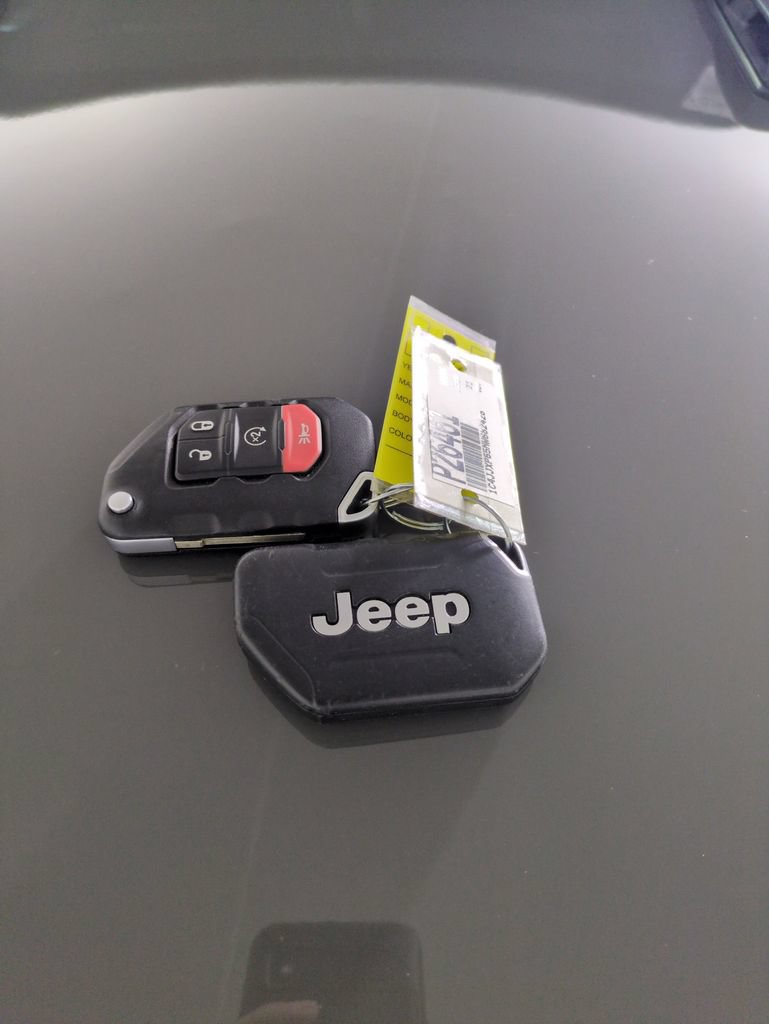 Used 2021 Jeep Wrangler Unlimited Sahara w/ Cold Weather Group AWD/4WD image 30