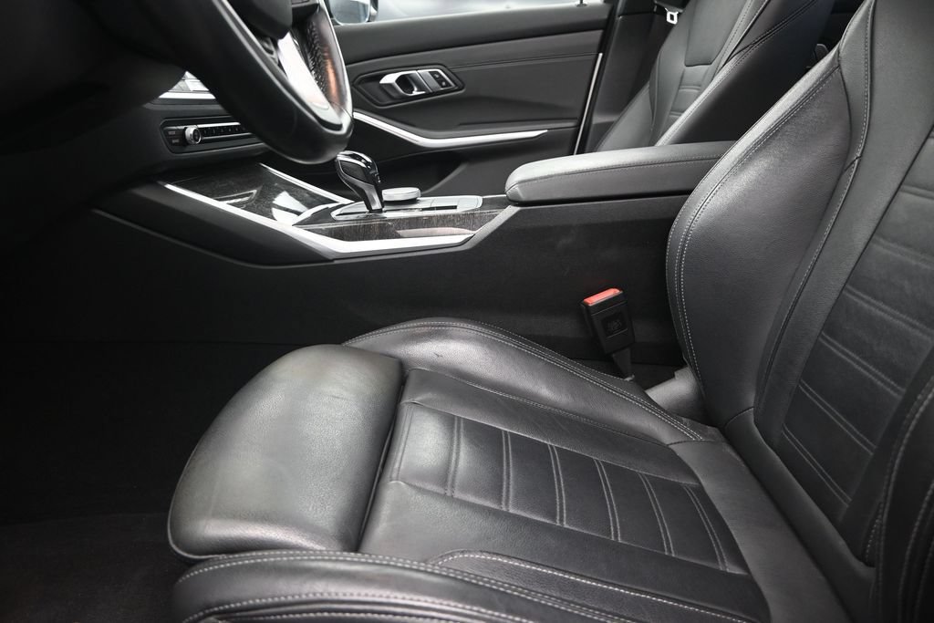 Used 2020 BMW 330i Sedan w/ Executive Package RWD image 13