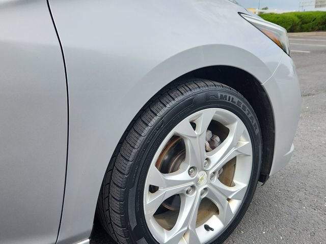 Used 2017 Chevrolet Cruze Premier FWD image 18