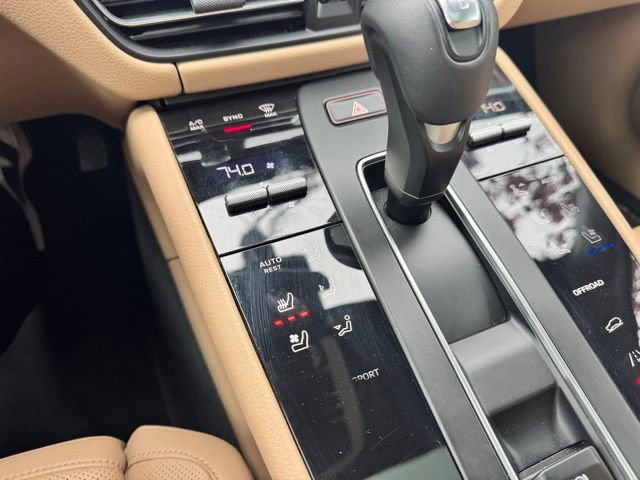 Used 2025 Porsche Macan AWD/4WD image 29