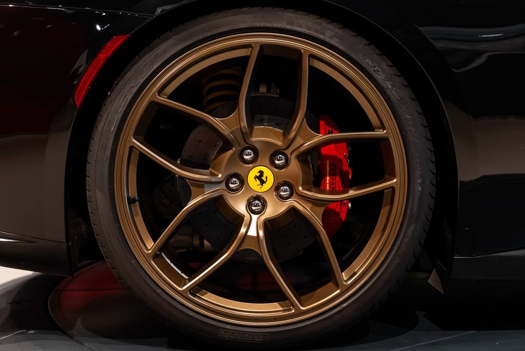 Used 2018 Ferrari GTC4Lusso AWD/4WD image 15