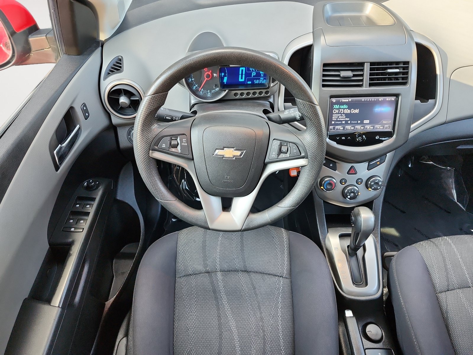Used 2015 Chevrolet Sonic LT w/ Fun and Sun Package FWD image 10