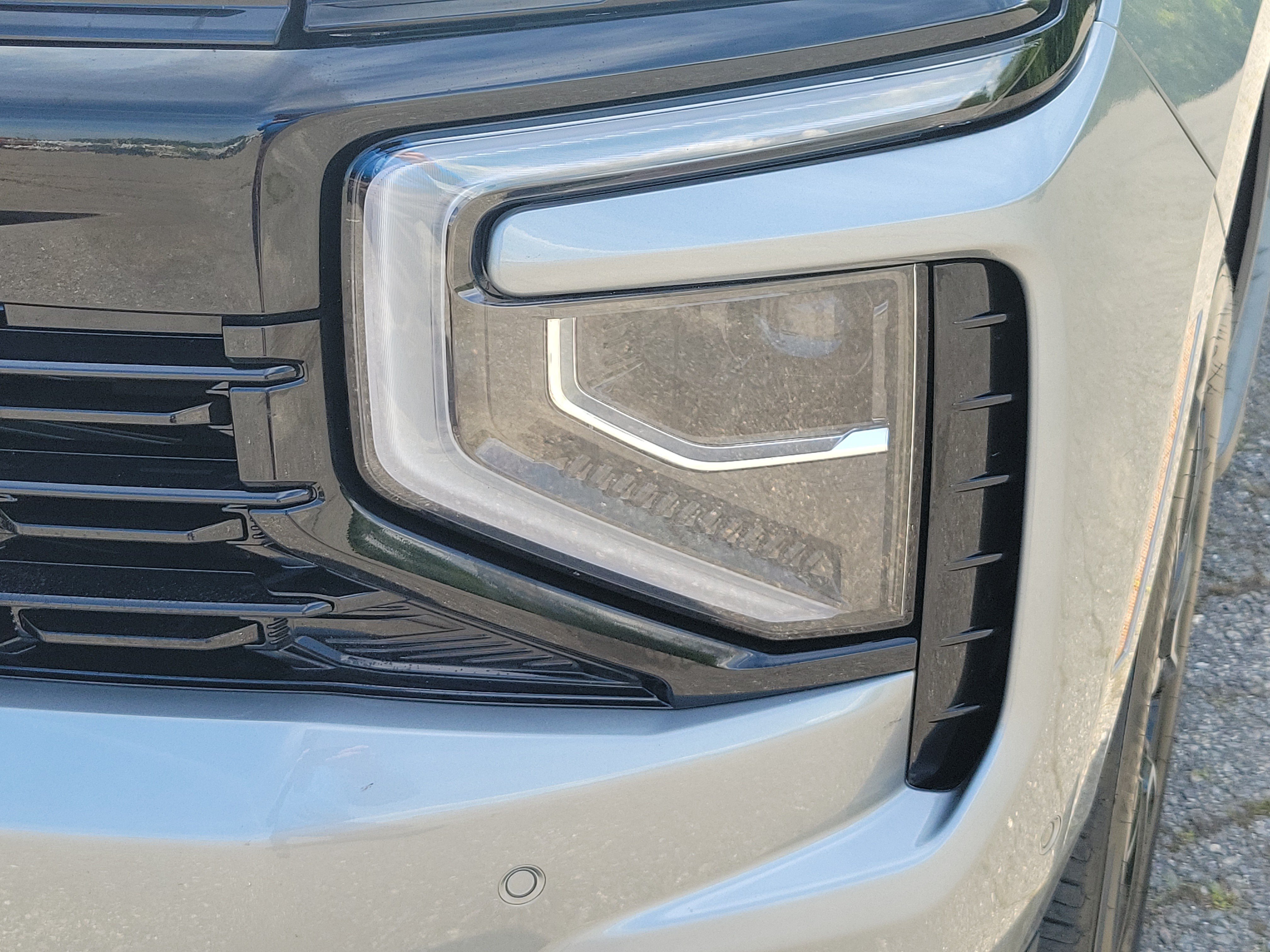 Used 2025 Chevrolet Suburban RST w/ Comfort Package AWD/4WD image 9