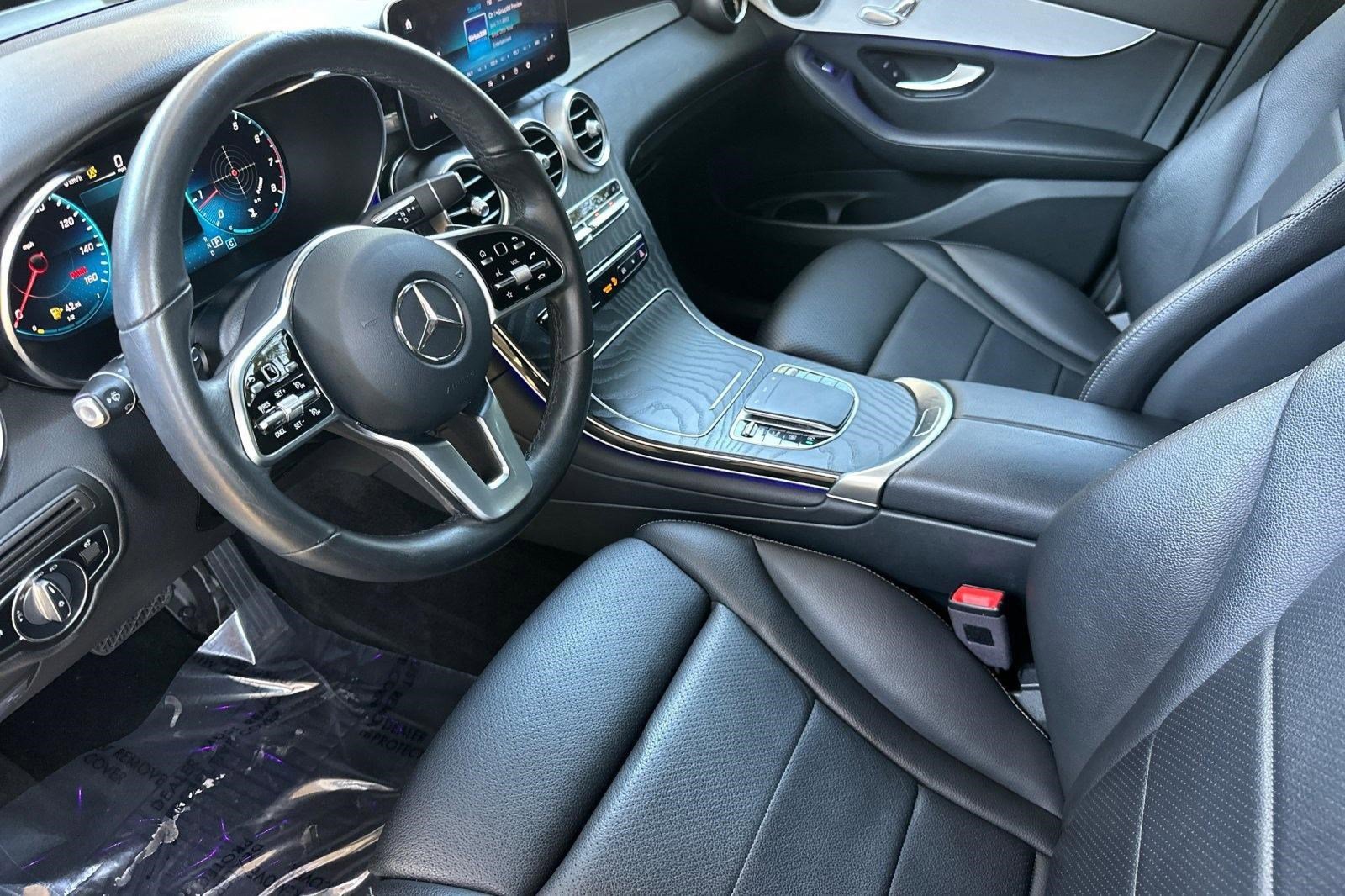 Used 2021 Mercedes-Benz GLC 300 4MATIC image 4