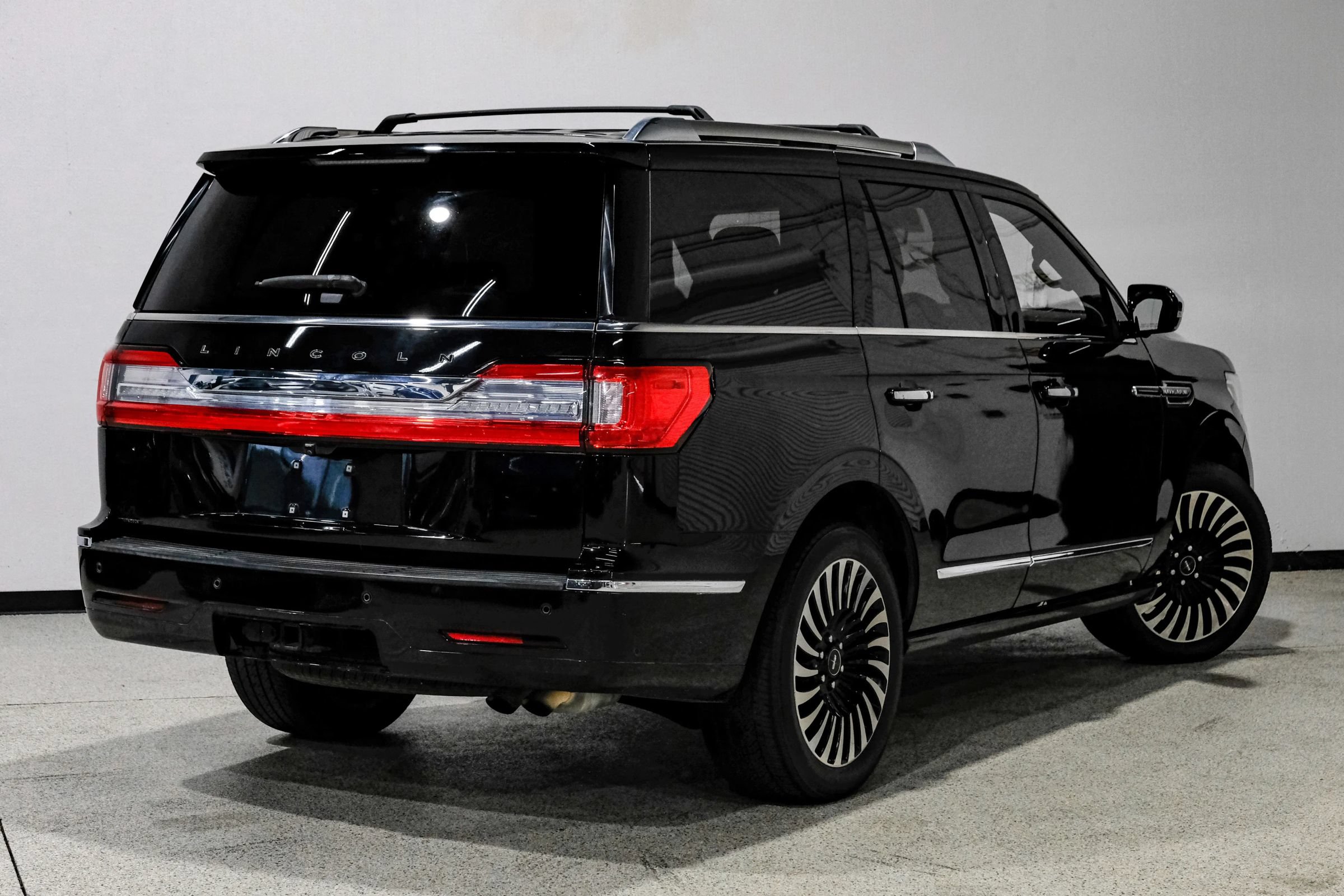 Used 2018 Lincoln Navigator Black Label w/ Cargo Package AWD/4WD image 6