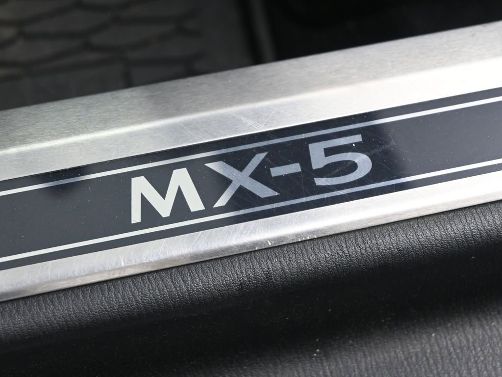 Used 2022 MAZDA MX-5 Miata Club w/ Weather Package image 12