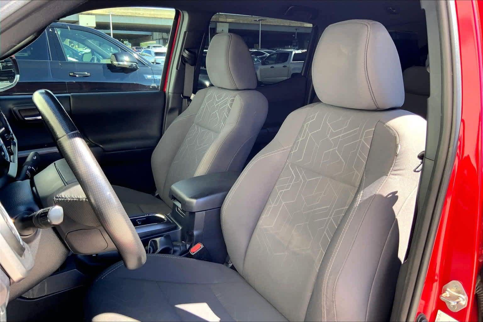 Used 2018 Toyota Tacoma TRD Sport RWD image 11