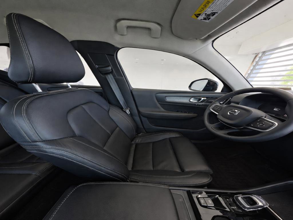 Used 2024 Volvo XC40 B5 Plus w/ Protection Package Premier AWD/4WD image 10